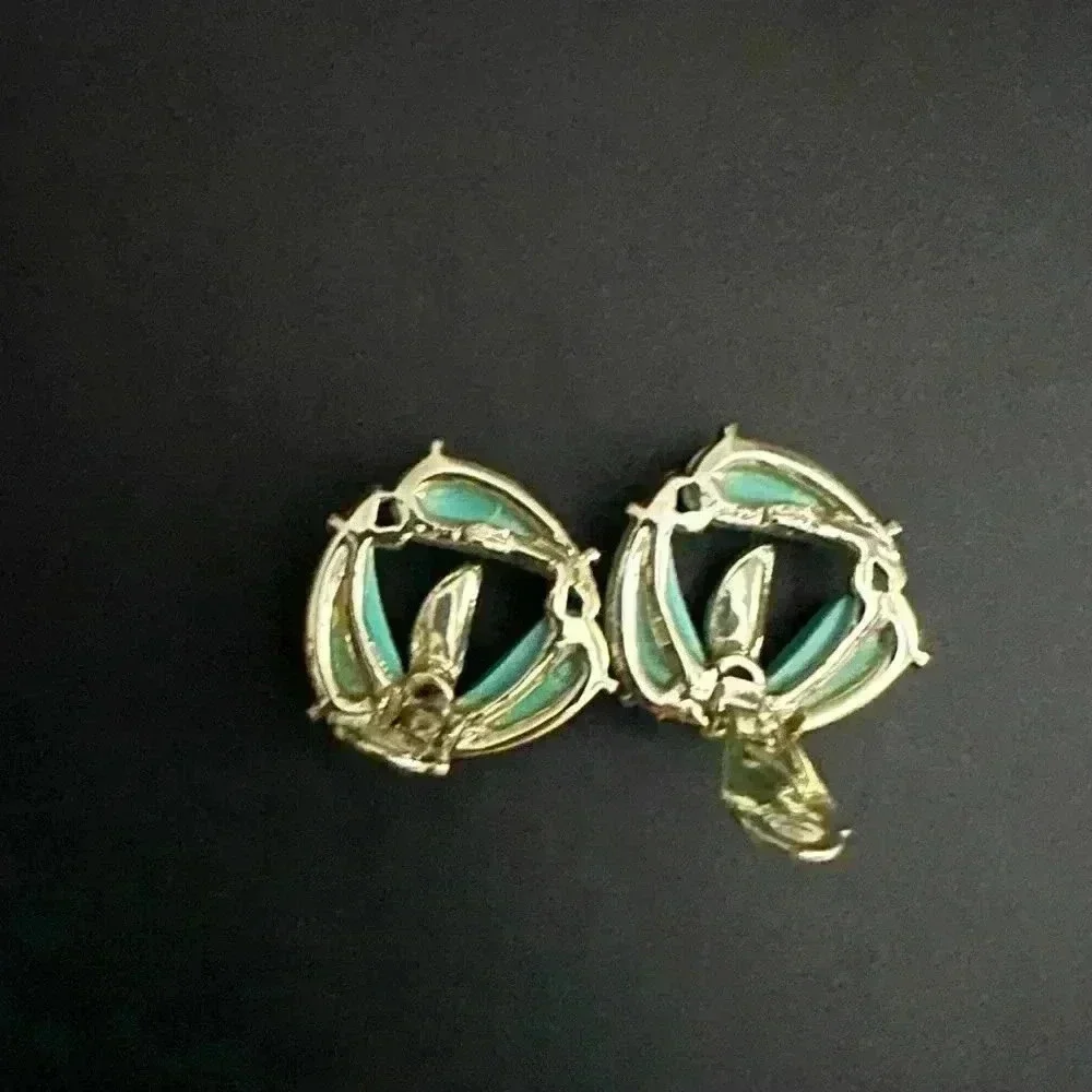 Vintage Aqua Green With White Leaf Center Silver Accents Clip Earrings